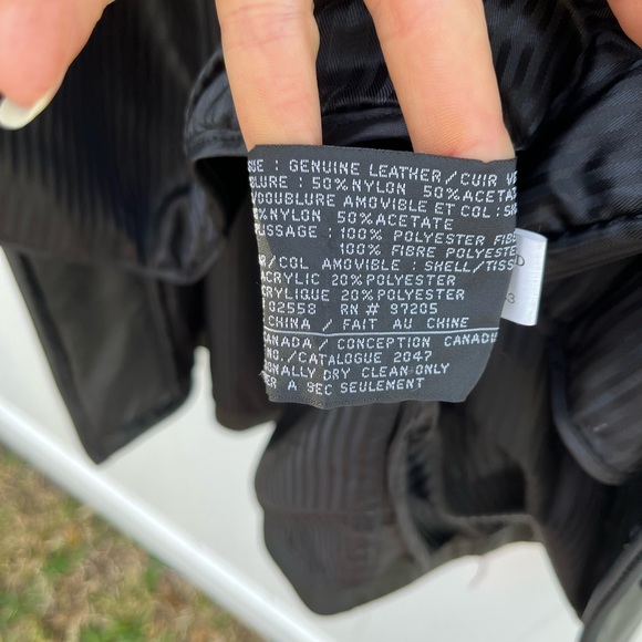 SOLD. .DANIER Buttery Soft Leather Jacket w/ Fur Collar and Belted SZ 6 - 8 - Picture 15 of 16